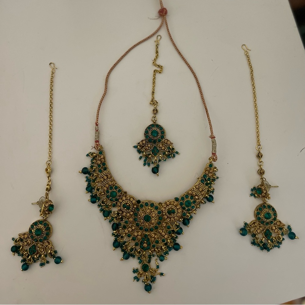 Kundan Jewelry Set